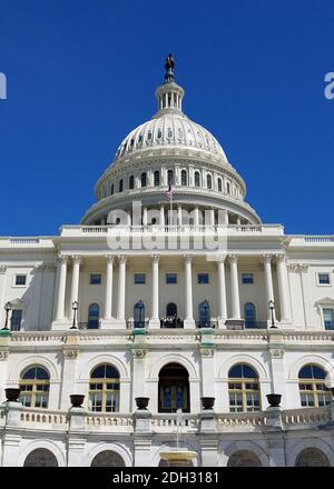 Die westliche Fassade und die Kuppel des Kapitolgebäudes der Vereinigten Staaten, auf dem Capitol Hill in Washington DC, USA. Stockfoto