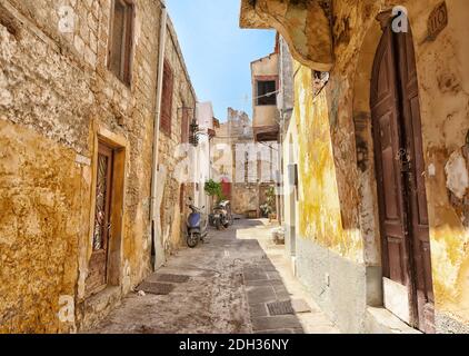 Mittelalterliche Mauern der Straßen der alten Stadt Rhodos Stockfoto