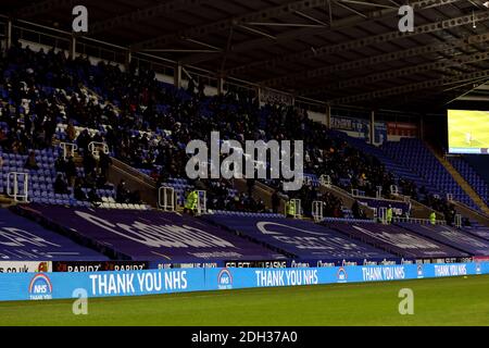 Reading, Großbritannien. Dezember 2020. Allgemeine Ansicht des Stadions als Fans zum Fußball zurückkehren. EFL Skybet Championship match, Reading gegen Birmingham City im Madejski Stadium in Reading am Mittwoch, den 9. Dezember 2020. Dieses Bild darf nur für redaktionelle Zwecke verwendet werden. Nur redaktionelle Verwendung, Lizenz für kommerzielle Nutzung erforderlich. Keine Verwendung in Wetten, Spiele oder ein einzelner Club / Liga / Spieler Publikationen. PIC von Steffan Bowen / Andrew Orchard Sport Fotografie / Alamy Live News Kredit: Andrew Orchard Sport Fotografie / Alamy Live News Stockfoto