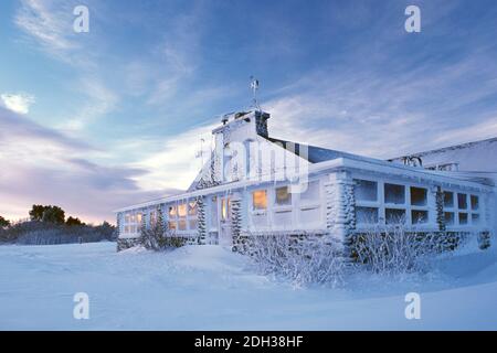 Seacoast Science Center bei Sonnenaufgang nach Winterschneesturm, Odiorne Point State Park, Rye, New Hampshire, USA Stockfoto