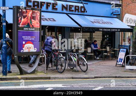 Kingston London, Dezember 09 2020, Caffe Nero Coffee Shop Front Und Logo Stockfoto