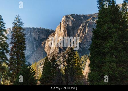 Szenische Aufnahme des Yosemite Falls Wasserfalls im Yosemite National Park Stockfoto