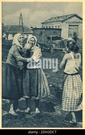 Die Opfer des Krieges. Weinende Frauen mit Kindern. Stockfoto