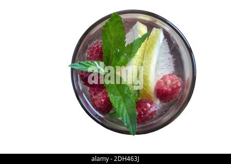 Hausgemachte Sommer erfrischenden Cocktail von Früchten und Beeren. Stockfoto