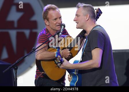 Sting und sein Sohn, Songwriter und Musiker Joe Sumner, treten am 20. Juli 2017 während des Jazz A Juan Festivals in Juan-Les-Pins, Südfrankreich, auf. Foto von Patrick Clemente/ABACAPRESS.COM Stockfoto