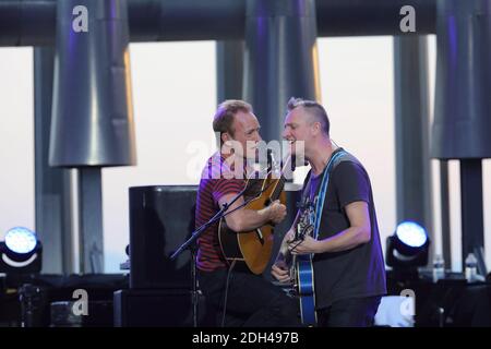Sting und sein Sohn, Songwriter und Musiker Joe Sumner, treten am 20. Juli 2017 während des Jazz A Juan Festivals in Juan-Les-Pins, Südfrankreich, auf. Foto von Patrick Clemente/ABACAPRESS.COM Stockfoto