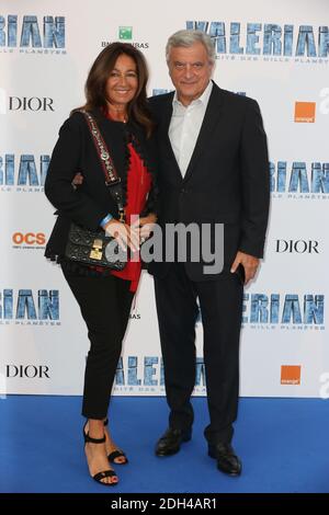 Präsident von Christian Dior Sidney Toledano und seine Frau Katia Toledano bei der Premiere von Valerian am 25. Juli 2017 im Cite du Cinema in Paris, Frankreich. Foto von Jerome Domine/ABACAPRESS.COM Stockfoto
