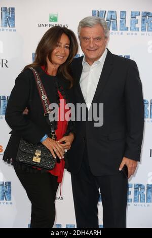 Präsident von Christian Dior Sidney Toledano und seine Frau Katia Toledano bei der Premiere von Valerian am 25. Juli 2017 im Cite du Cinema in Paris, Frankreich. Foto von Jerome Domine/ABACAPRESS.COM Stockfoto