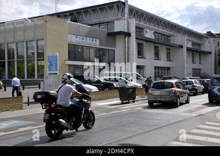 Am 1. August 2017 wird in Boulogne Billancourt bei Paris eine Straße mit Photovoltaik-Paneelen getestet. Seit 6 Monaten liefern diese Solarzellen Energie für das nahe gelegene Schwimmbad. Foto von Alain Apaydin/ABACAPRESS.COM Stockfoto