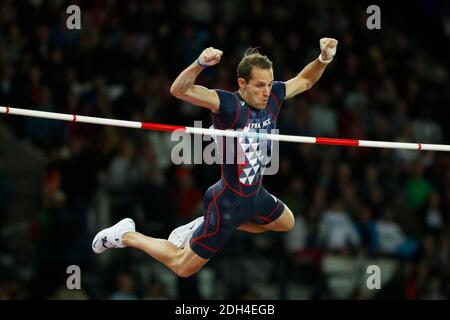 Der Franzose Renaud Lavillenie nimmt am fünften Tag der IAAF-Weltmeisterschaft 2017 im Londoner Stadion, Großbritannien, am 8. August 2017, am Mannschaftspol-Gewölbe-Finale Teil. Foto von Henri Szwarc/ABACAPRESS.COM Stockfoto