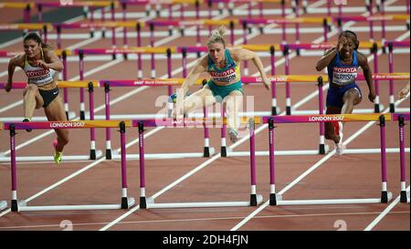 Sally Pearson aus Australien in der Mitte mit den 100 Hürden am 9. Tag der IAAF-Weltmeisterschaft 2017 im Londoner Stadion in London, Großbritannien, am Samstag, 12. August 2017. Foto von Giuliano Bevilacqua/ABACAPRESS.COM Stockfoto