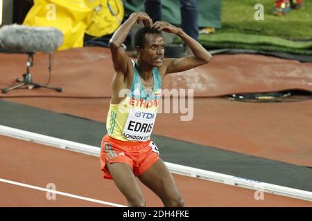 Ethopia's Muktar Edris feiert den Gewinn des 5000-m-Finale der Männer am 9. Tag der IAAF-Weltmeisterschaft 2017 im London Stadium, Großbritannien, Samstag, 12. August 2017. Foto von Henri Szwarc/ABACAPRESS.COM Stockfoto