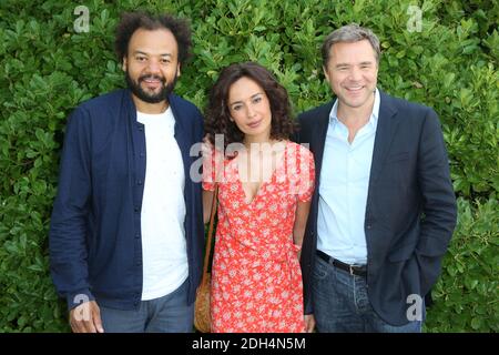 Fabrice Eboue, Amelle Chahbi und Guillaume de Tonquedec am 26. August 2017 in Angouleme, Frankreich, auf der Fotoserie Coexister im Rahmen des 10. Angouleme Filmfestivals. Foto von Jerome Domine/ABACAPRESS.COM Stockfoto