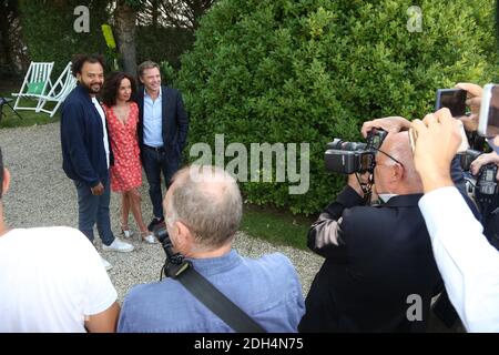 Fabrice Eboue, Amelle Chahbi und Guillaume de Tonquedec am 26. August 2017 in Angouleme, Frankreich, auf der Fotoserie Coexister im Rahmen des 10. Angouleme Filmfestivals. Foto von Jerome Domine/ABACAPRESS.COM Stockfoto