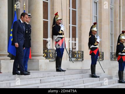 Der französische Präsident Emmanuel Macron empfängt den italienischen Premierminister Paolo Gentiloni am 28. August 2017 im Elysée-Palast in Paris. Sieben afrikanische und europäische Staats- und Regierungschefs treffen sich heute in Paris, um über Möglichkeiten zur Eindämmung des Zustroms von Migranten aus Nordafrika nach Europa zu diskutieren. Bundeskanzlerin Angela Merkel, die spanischen und italienischen Ministerpräsidenten Mariano Rajoy und Paulo Gentiloni sowie Europas Spitzendiplomat Federica Mogherini werden an den Gesprächen teilnehmen. Foto von Christian Liewig/ABACAPRESS.COM Stockfoto