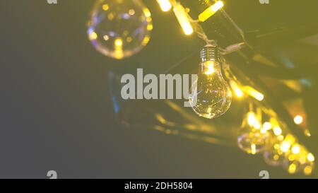 Retro-Lampe leuchtet in gelb und grau Tonung Stockfoto