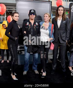 Sophie Simmons, Gene Simmons, Shannon Tweed und Nick Simmons besuchen die Premiere von IT im TCL Chinese Theatre am 5. September 2017 in Los Angeles, CA, USA. Foto von Lionel Hahn/ABACAPRESS.COM Stockfoto