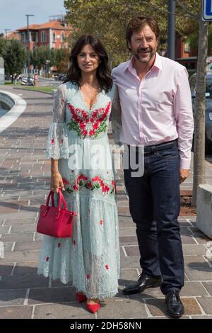 Javier Bardem, Penelope Cruz Nehmen Sie ein Boot, um zum Fotocall des Films "Loving Pablo" auf dem 74. Internationalen Filmfestival von Venedig (Mostra), Venedig, am 6. september 2017 zu gehen. Foto von Marco Piovanotto/ABACAPRESS.COM Stockfoto