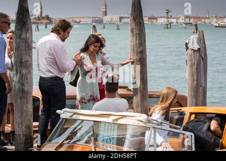 Javier Bardem, Penelope Cruz Nehmen Sie ein Boot, um zum Fotocall des Films "Loving Pablo" auf dem 74. Internationalen Filmfestival von Venedig (Mostra), Venedig, am 6. september 2017 zu gehen. Foto von Marco Piovanotto/ABACAPRESS.COM Stockfoto