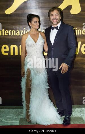 Penelope Cruz und Javier Bardem kommen zur Premiere von Loving Pablo im Rahmen des 74. Internationalen Filmfestivals (Mostra) in Venedig, Italien, am 6. September 2017. Foto von Marco Piovanotto/ABACAPRESS.COM Stockfoto