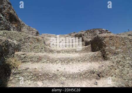 Schritte in Stein gemeißelt, um den Himmel zu erreichen Stockfoto