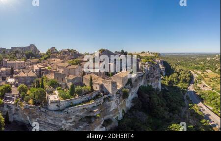 Les Baux de Provence Dorf auf der Felsformation und seine Burg. Frankreich, Europa Stockfoto