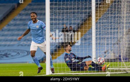 Manchester, Großbritannien. Dezember 2020. Raheem Sterling von Manchester City feiert am 9. Dezember 2020 das dritte Tor während des UEFA Champions League-Spiels zwischen Manchester City FC und Olympique de Marseille FC im Etihad Stadium in Manchester, Großbritannien. Quelle: Xinhua/Alamy Live News Stockfoto