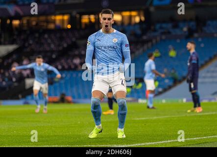 Manchester, Großbritannien. Dezember 2020. Ferran Torres (Front) von Manchester City feiert am 9. Dezember 2020 das erste Tor beim UEFA Champions League-Spiel zwischen Manchester City FC und Olympique de Marseille FC im Etihad Stadium in Manchester, Großbritannien. Quelle: Xinhua/Alamy Live News Stockfoto