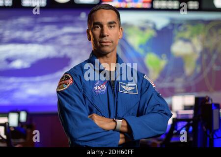 NASA-Astronaut Raja Chari posiert für ein Porträt, Dienstag, 8. September 2020, im Blue Flight Control Room des NASA Johnson Space Center in Houston. Die NASA hat 18 Astronauten aus ihrem Korps ausgewählt, um das Artemis-Team zu bilden und den Weg für die nächsten Astronautenmissionen auf und um den Mond im Rahmen des Artemis-Programms zu ebnen. Vizepräsident Mike Pence stellte die Mitglieder des Artemis-Teams am 9. Dezember 2020 während der achten Sitzung des National Space Council im Kennedy Space Center der NASA in Florida vor. NASA Foto von Bill Ingalls/UPI Stockfoto