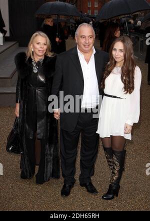 LONDON, GROSSBRITANNIEN - 23. Feb 2010: Tina Green, Philip Green und Chloe Green haben in London gesichtet. England. Stockfoto