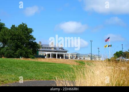 RED BANK, NJ –16 JUL 2020- Blick auf den Navesink Country Club, einen exklusiven Golfplatz in Monmouth County, New Jersey. Stockfoto