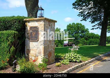 RED BANK, NJ –16 JUL 2020- Blick auf den Navesink Country Club, einen exklusiven Golfplatz in Monmouth County, New Jersey. Stockfoto