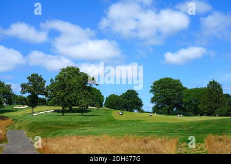 RED BANK, NJ –16 JUL 2020- Blick auf den Navesink Country Club, einen exklusiven Golfplatz in Monmouth County, New Jersey. Stockfoto