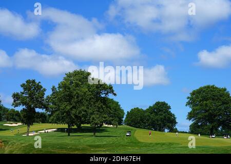 RED BANK, NJ –16 JUL 2020- Blick auf den Navesink Country Club, einen exklusiven Golfplatz in Monmouth County, New Jersey. Stockfoto