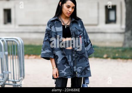 Street style, Aleali May Ankunft im Maison Margiela Frühjahr-Sommer 2018 Show im Grand Palais, in Paris, Frankreich, am 27. September 2017 statt. Foto von Marie-Paola Bertrand-Hillion/ABACAPRESS.COM Stockfoto