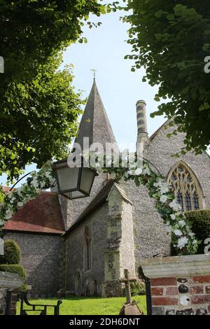 St Andrew's Church, Alfriston, East Sussex, England. Diese denkmalgeschützte Pfarrkirche wurde im 14. Jahrhundert erbaut. Stockfoto