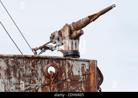 Harpune Pistole auf dem Schiff montiert, um nach Walen zu jagen, Grytviken (verlassene Walfangstation), Südgeorgien, Antarktis Stockfoto