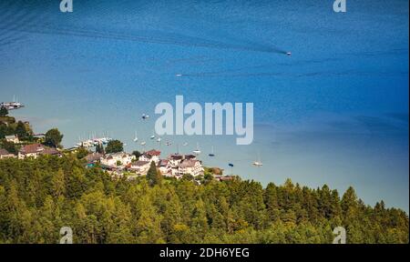 Blick auf den Worthersee vom pyramidenkogelturm. Stockfoto