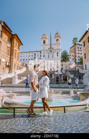 Die spanische Treppe in Rom, Italien. Der berühmte Ort ist ein großartiges Beispiel für den römischen Barockstil Stockfoto