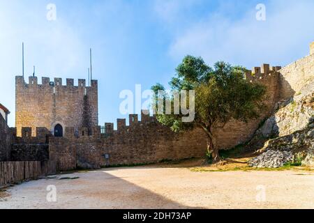 Mittelalterliche Burg im portugiesischen Dorf Obidos. Stockfoto