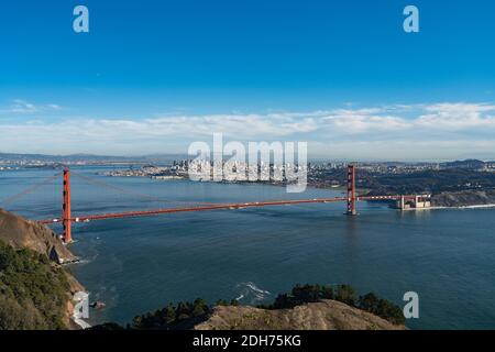 Golden Gate Bridge von Marin Headlands aus gesehen Stockfoto