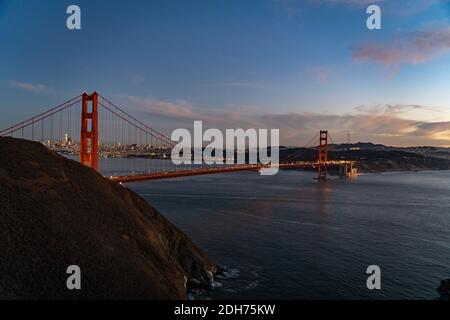 Golden Gate Bridge von Marin Headlands aus gesehen Stockfoto
