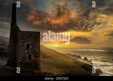 Wheal Prosper Rinsey Cornwall at sun set Stockfoto