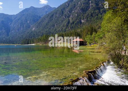 Blick auf den Toblacher See in den Dolomiten Stockfoto