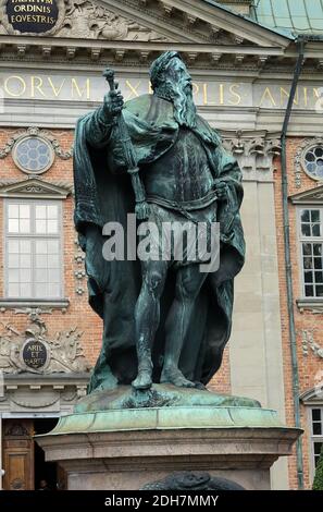 Statue von Gustavo Erici vor dem Riddarhuset in Stockholm Stockfoto