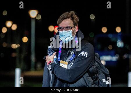 Herning, Dänemark. Dezember 2020. Cheftrainer Jürgen Klopp vom FC Liverpool kommt im Stadion zum UEFA Champions League Spiel zwischen FC Midtjylland und FC Liverpool in der MCH Arena in Herning an. (Foto Kredit: Gonzales Foto/Alamy Live News Stockfoto