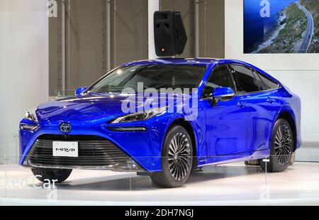 10. Dezember 2020, Tokio, Japan - der japanische Automobilriese Toyota Motor zeigt am Donnerstag, den 10. Dezember 2020, das neue Brennstoffzellen-Elektrofahrzeug "Mirai" im Showroom des Unternehmens in Tokio. Die 2. Generation 'Mirai' kann 850km für eine Ladung von 5,6kg komprimiertem Wasserstoff cruisen. (Foto von Yoshio Tsunoda/AFLO) Stockfoto