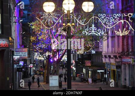 Im Bild Birmingham Weihnachtslichter sind eingeschaltet für die kommende Weihnachtszeit in New Street und Victoria Square, Donnerstag 12. November 2020. Stockfoto