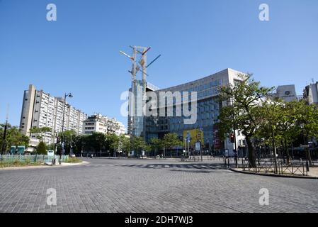 Paris (Frankreich): Place dÕItalie im 13. Arrondissement. Gebäude 'Grand Ecran' (Großbildschirm) mit dem Einkaufszentrum 'Italie D Stockfoto