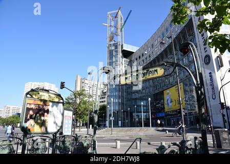 Paris (Frankreich): Place dÕItalie im 13. Arrondissement. Gebäude 'Grand Ecran' (Großbildschirm) mit dem Einkaufszentrum 'Italie D Stockfoto